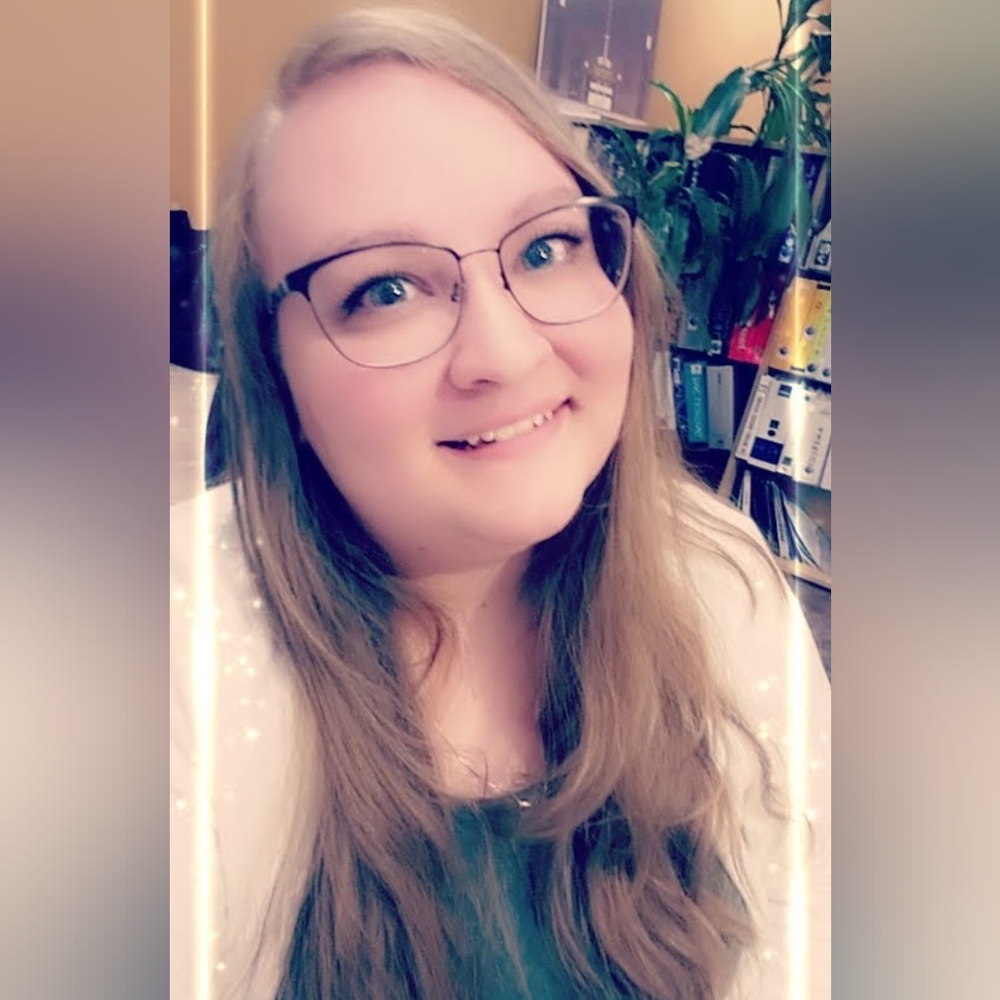 Meet your Posher, Larissa